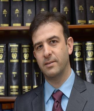 Εμμανουήλ Λασκαρίδης Ο δικηγόρος Εμμανουήλ I. Λασκαρίδης φοίτησε στη Νομική Σχολή του Πανεπιστημίου Αθηνών, με μεταπτυχιακές σπουδές στο Νομικό Τμήμα του Πανεπιστημίου Χαϊδελβέργης.