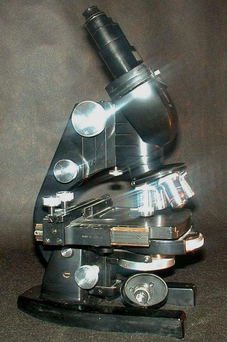 Paprastas mikroskopas XI. MIKROSKOPAI Naudojamas taip vadinamas DIN standartas: Deutsche Industrie Norm.