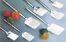 KITCHEN ΣΠΆΤΟΥΛΑ Spatula with metal pin 4013 7x10 cm 4004 10x10 cm ΣΠΆΤΟΥΛΑ ΤΡΥΠΗΤΉ Spatula perforated with metal pin 4005 10x10 cm 4009 12x12 cm 4030 8x10 cm ΚΟΥΤΑΛΕΣ & ΠΙΡΟΥΝΕΣ Utensils