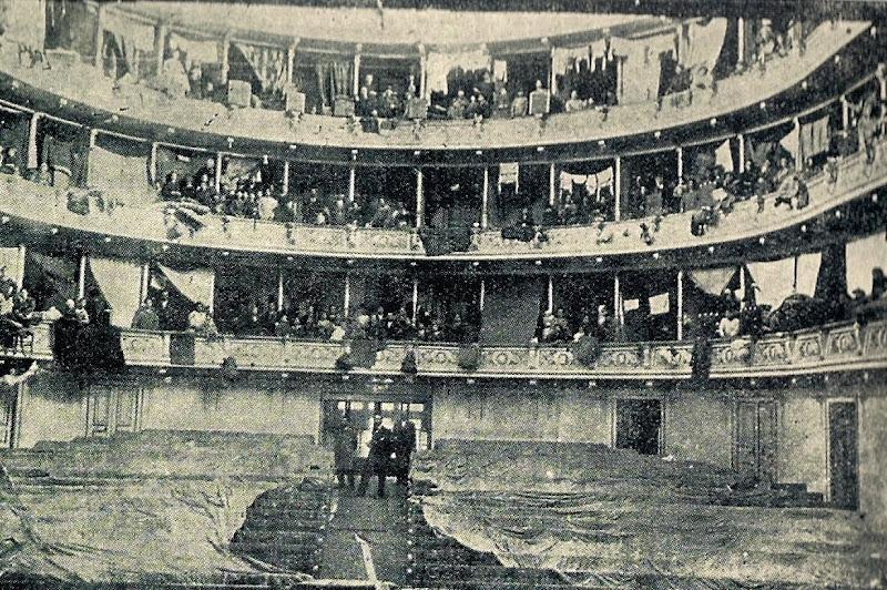 . Μετά την καταστροφή του 1922 και μέχρι το 1928 στο Δημοτικό Θέατρο της Αθήνας στεγάστηκαν 1.