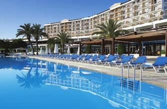 Tο γοητευτικό πεντάστερο Amilia Mare, είναι ένα σύγχρονο ξενοδοχείο με κοσμοπολίτικη Τιµή κατ άτοµο µε δικό σας µέσον Ι.Χ.