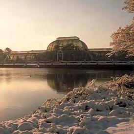 Eνolution House (θερμοκήπιο της εξέλιξης). Palm House (θερμοκήπιο των φοινικιών). Ρrincess of Wales Conserνatory (θερμοκήπιο προστασίας & διατήρησης φυτών Πριγκίπισσα της Ουαλίας).