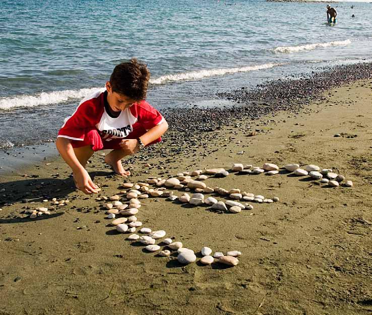 Συμβολισμός των τραπεζογραμματίων και των κερμάτων ευρώ Με την πάροδο του χρόνου, η Ευρωπαϊκή Ένωση δημιούργησε διάφορα σύμβολα: μια σημαία, έναν ύμνο (Ωδή στη Χαρά), ένα σύνθημα, την Ημέρα της