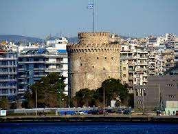 Λευκός πύργος 34 μέτρα ύψος, 6 όροφοι, 70 μέτρα περίμετρος Ο Λευκός Πύργος της Θεσσαλονίκης είναι οχυρωματικό έργο του 15ου αιώνα (χτίστηκε πιθανόν μεταξύ 1450-70) στη