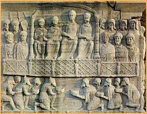 Γλυπτική Η καλλιτεχνική δημιουργία της Πρώιμης Βυζαντινής εποχής συνέχισε σε μεγάλο βαθμό τις παραδόσεις της ρωμαϊκής τέχνης, η