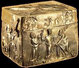 Mικρογλυπτική Αρκετά πολύτιμα αντικείμενα μεταλλοτεχνίας και μικρογλυπτικής σε ελεφαντοστό της Πρώιμης Βυζαντινής περιόδου, που χρησιμοποιήθηκαν ως λειτουργικά σκεύη ή για να καλύψουν τις