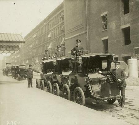 Π Σχήμα 1.4 Λονδίνο στόλος ηλεκτρικών ταξί[1] Το 1911, το πρώτο υβριδικό αυτοκίνητο κυκλοφόρησε από το Woods Motor Vehicle Company of Chicago.