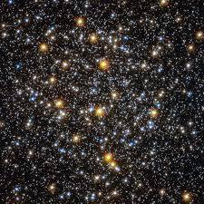 Η ταξινόμηση των αστέρων Εκτός της λαμπρότητας οι αστέρες παρουσιάζουν και ένα άλλο ιδιαίτερο χαρακτηριστικό, εύκολα ορατό, το χρώμα τους, που βεβαίως σχετίζεται άμεσα με τη θερμοκρασία που επικρατεί