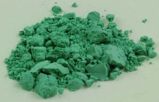 λείανση, πλύσιμο και κοσκίνισμα ώστε να εξαχθούν καθαρά πράσινα σωματίδια.