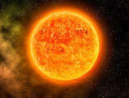 Ο Ήλιος είναι ένας αστέρας της κύριας ακολουθίας με φασματικό τύπο G2 V, έχει δηλαδή μεγαλύτερη μάζα και θερμοκρασία απ ό,τι ένα μέσο αστέρι αλλά σημαντικά μικρότερη από έναν μπλε γίγαντα.