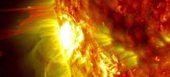 Ατμόσφαιρα Ηλίου Πάνω από τη φωτόσφαιρα εξακριβώνεται ότι υπάρχει ηλιακή ύλη και μάλιστα σε στρώμα μεγάλου πάχους. Αυτό ονομάζεται ηλιακή ατμόσφαιρα ή ατμόσφαιρα του Ηλίου.