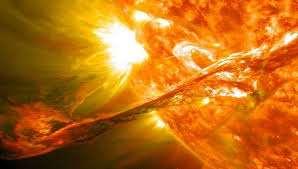 Από περίπου 0,25 σε περίπου 0,7 ηλιακές ακτίνες, το ηλιακό υλικό είναι καυτό και πυκνό αρκετά ώστε η θερμική ακτινοβολία να είναι επαρκής για να μεταφέρει την έντονη θερμότητα του πυρήνα προς τα έξω.