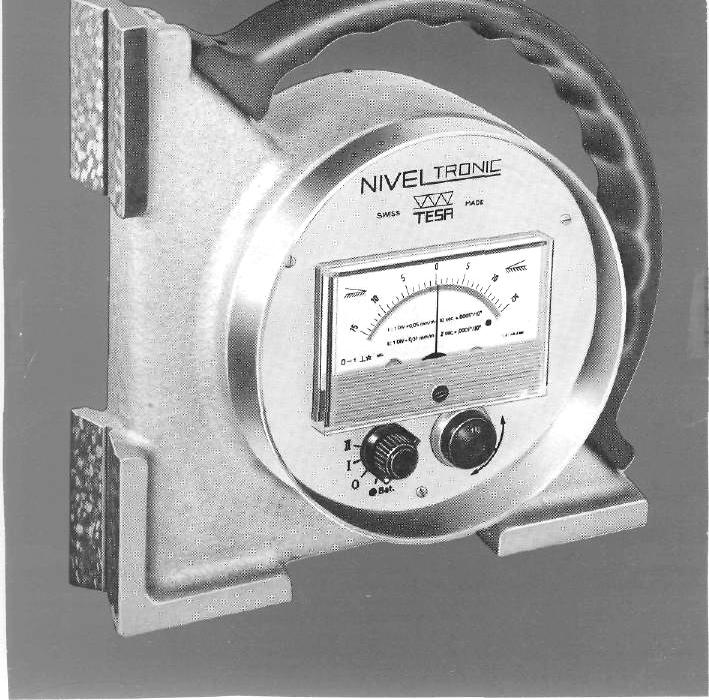 Elektronska libela 7.. VIŠESTRUKA MERILA Libela "Niveltronic" firme Tesa ima, umesto zakrivljene cevi sa tačnošću, elektronski ureñaj, napajan baterijom, čiji je vek 000 časova raa (slika).