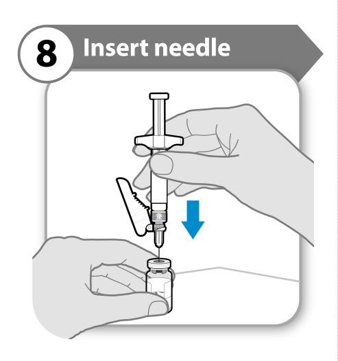 8. Εισαγάγετε τη βελόνα 8 Εισαγάγετε τη βελόνα Πιέστε τη βελόνα διαμέσου του κέντρου του πώματος εισχώρησης του φιαλιδίου, όπως φαίνεται.