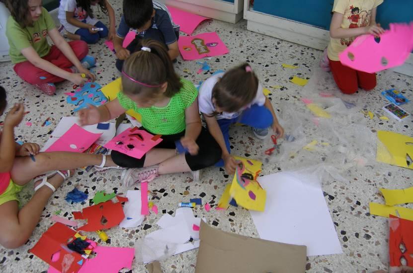 Ένα σχοινί ή μια μακριά κορδέλα για την τελική παρουσίαση. Οι μάσκες των Λωτοφάγων Β. Εκμάθηση τραγουδιών Το τραγούδι του χαιρετισμού.