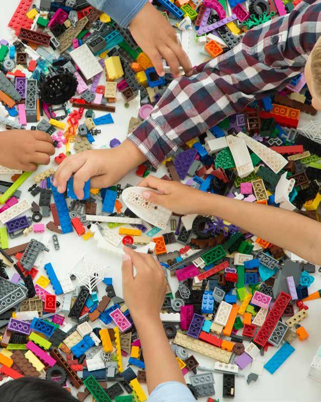 Το γνωρίζατε αυτό για τη LEGO ; Η ονομασία LEGO προέρχεται από τις πρώτες δύο συλλαβές των λέξεων LEG GODT, που στα Δανέζικα σημαίνουν «παίζω καλά».