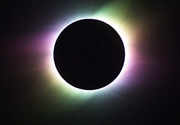 Στρίκης Ι. / Ανάλυση παρατηρήσεων της ολικής έκλειψης Ηλίου 29 Μαρτίου 2006, Καστελόριζο. Εικόνα 11. Σύνθεση στην οποία φαίνεται η πόλωση του φωτός σε όλες τις κατευθύνσεις.