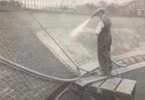 Εκτόξευση σκυροδέματος το 1919 για κατασκευή δεξαμενής νερού Σχηματικές Τομές Ενός Τύπου Μηχανής Προώθησης 9 10 Χοάνη Σωλήνας αέρα Ακροφύσιο Έξοδος Τροφοδοσία υλικού Θάλαμος Ανάμιξης ΞΗΡΑ ΑΝΑΜΙΞΗ