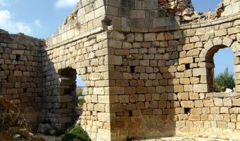 Στην Τραμυθιά, στην περιοχή της ακμάζουσας πόλης Κλήμα, αναπτύχθηκε από την Ελληνιστική εποχή, η λατρεία του Διονύσου. Στα τέλη του 19ου αι.