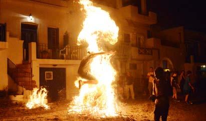 28 Οι φωτάρες του Κυριαύγουστου 31 Αυγούστου, κάθε χρόνο Η γιορτή της φωτιάς, παγκόσμια συνήθεια των λαών, γιορτάζεται μέχρι σήμερα σ όλη την Ελλάδα στις 21 Ιουνίου με το θερινό ηλιοστάσιο, τη