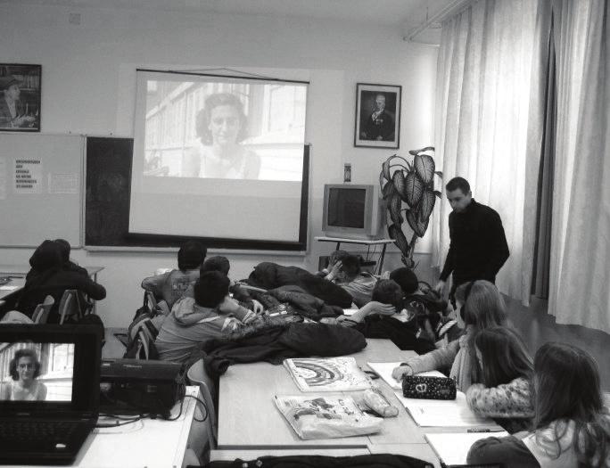 Плакате за изложбу добили смо посредством господина Дејана Ристића, саветника у Министарству рада и социјалне политике.