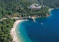 view 3o άτοµο (άνω των 12ετών) Skiathos Palace 4* (πρωινό) Κουκουναριές Προσφέρει εντυπωσιακή θέα στον κόλπο της παραλίας Κουκουναριές, μόλις 150μ.