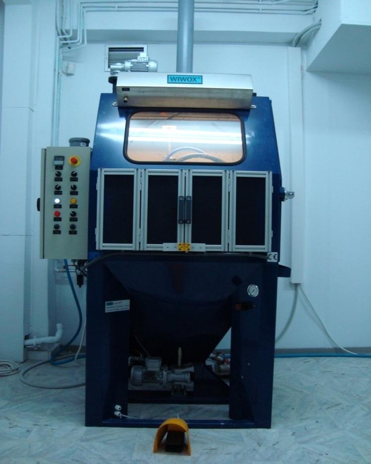 Σχήμα 2.25: Μηχανή NP10 της WIWOX GmbH Surface Systems.