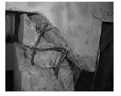 (α) ρηγµάτωση τοιχοπλήρωσης (β) διατµητική αστοχία υποστυλώµατος Εικ. 4.1 Μορφές αστοχίας πλαισίου [13]
