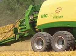 Η Krone 870 HDP XC χρησιµοποιεί απευθείας κινήσεις µε κροπ-καρέ και δεν χρησιµοποιεί καδένες και ιµάντες, αποτελώντας µία στιβαρή