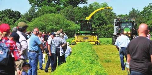 Όλος ο εξοπλισµός χορτονοµής περνά από την Grassland Μία τεράστια γκάµα χορτοκοπτικών, ενσιρωτικών, χτενιών, χορτοδετικών και γενικά εξοπλισµού χορτονοµής έχει να επιδείξει η τριετής