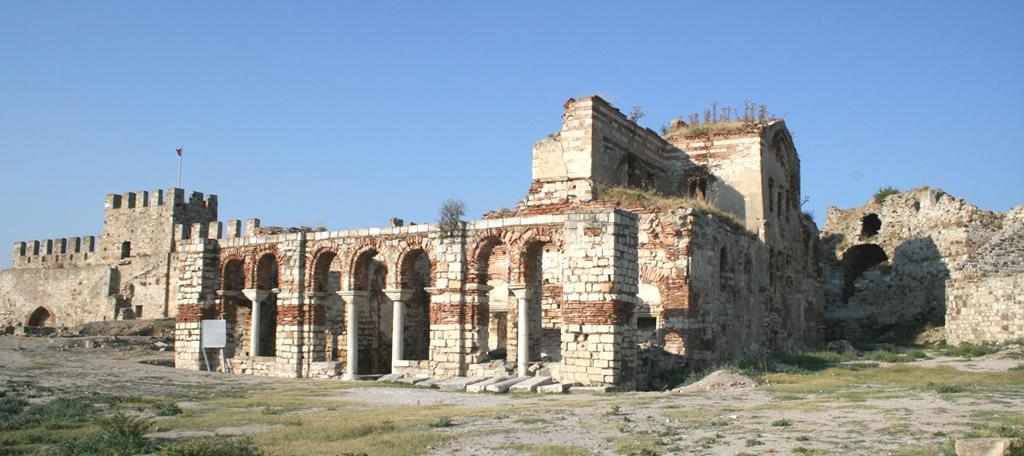 Το μέγεθος του ναού 21 Χ 29,8 μ. χωρίς την αψίδα του Ιερού, δείχνει και τη μεγάλη σπουδαιότητά του.