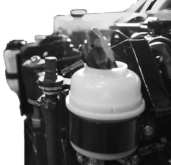 Ενότητα 5 - Συντήρηση b. Η σωστή στάθμη του υγρού με τον κινητήρα κρύο θα πρέπει να βρίσκεται μέσα στο "εύρος σε χαμηλή θερμοκρασία".