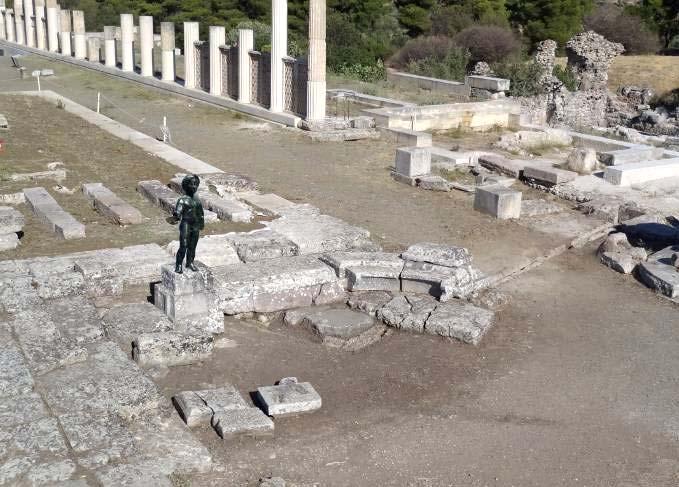 Άγαλμα υπόγειος σωλήνας Άγαλμα κρήνη μπροστά στο ναό Λουτρόν