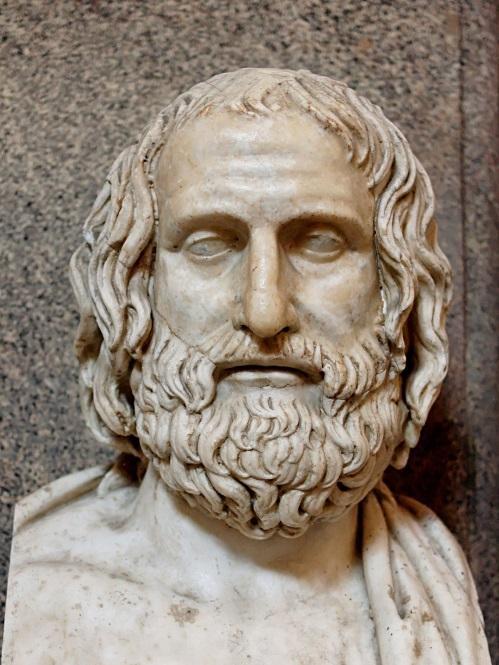 7 Η «ΙΠΠΟΛΥΤΟΣ»: Η τραγωδία Ιππόλυτος είναι μία από τις πιο ξακουστές τραγωδίες της εποχής εκείνης καθώς και της σημερινής. Ο Ιππόλυτος διδάχτηκε (παίχτηκε) από τον Ευριπίδη το 428 π.χ.. Η πρώτη ονομασία του έργου ήταν «Στεφανήδορος».