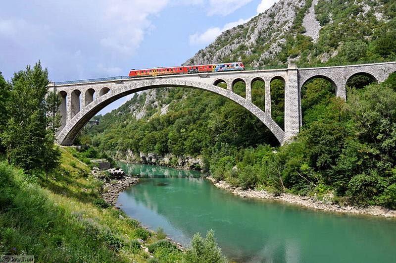 5 Κινητή γέφυρα Μεταφερομένη ή κινητή γέφυρα είναι ένας τύπος γέφυρας που ενώνει ένα κινούμενο τμήμα οδοστρώματος με την απέναντι