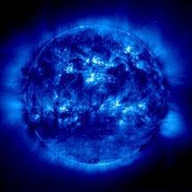 UV (ultraljubičasti) talasi: Sunce je jedan od najznačajnih izvora ovog zračenja Deo ovog zračenja apsorbuje ozon u atmosferi Zemlje na velikim nadmorskim visinama, ali deo ( λ > 300 nm ) dospeva do