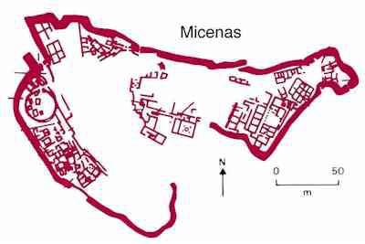 penetra un nuevo pueblo indoeuropeo, los griegos, desde el Épiro (su patria originaria según afirma Aristóteles) y los Balcanes; este pueblo era de civilización inferior que los pobladores anteriores