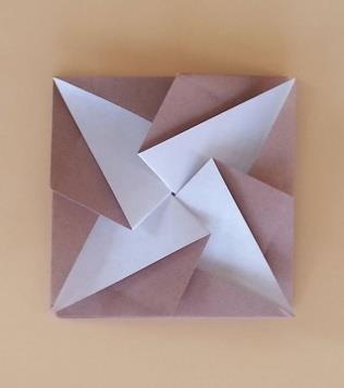 Οι άνδρες της μόδας τότε, είχαν μαζί τους ένα tato (Εικόνα_2), κάτι σαν πορτοφόλι origami.