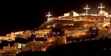 Μ.ΠΑΡΑΣΚΕΥΗ 14/4-17/4 4ΗΜΕΡΕΣ ΠΑΡΟΣ ΠΑΡΑΣΚΕΥΗ14/4 Αναχωρηση το πρωί το λιμάνι και απόπλους για Πάρο. Άφιξη, μεταφορά και τακτοποίηση στο ξενοδοχείο.