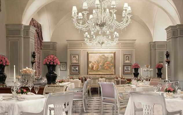 Il Palagio, Ξενοδοχείο Four Seasons, Φλωρεντία Το Il Palagio με επικεφαλής σεφ τον Vito Mollica, βραβευμένο με αστέρι Michelin το 2011, προσφέρει ένα μενού που επικεντρώνει σε παραδοσιακά πιάτα,