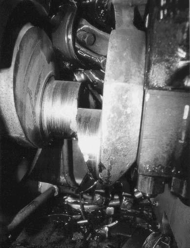 Εικόνα 1.2: Κατεστραμμένος στροφαλοφόρος άξονας μηχανής diesel [1].