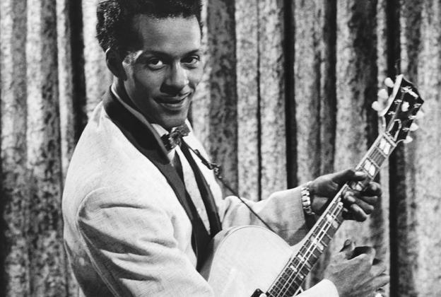 3. Chuck Berry Ο Τσακ Μπέρι (1926 -...) είναι Αμερικανός μουσικός του ροκ εντ ρολ και ένας από τους σπουδαιότερους εκπροσώπους του είδους και διάσημος για την ικανότητά του στο παίξιμο κιθάρας.