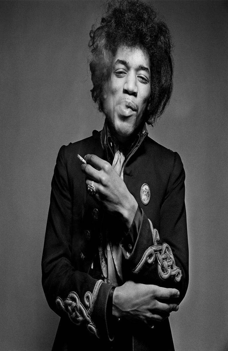 4.Jimi Hendrix O Τζίμι Χέντριξ (1942 1970), γεννημένος ως Τζώνυ Άλλεν Χέντριξ, ήταν Αμερικανός κιθαρίστας, τραγουδιστής και συνθέτης.