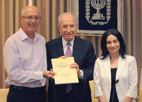 התיישבות כפרית הוועדה לבחינת ההתיישבות הכפרית בשנת μ הוועדה ל בחינת ההתיישבות הכפרית בשנת μ בראשות ד ר מוטי דלגו הגישה את מסקנותיה לנשיא המדינה מר שמעון פרסÆ הועדה עסקה בשאלה כיצד לשמר בעתיד את המרחב