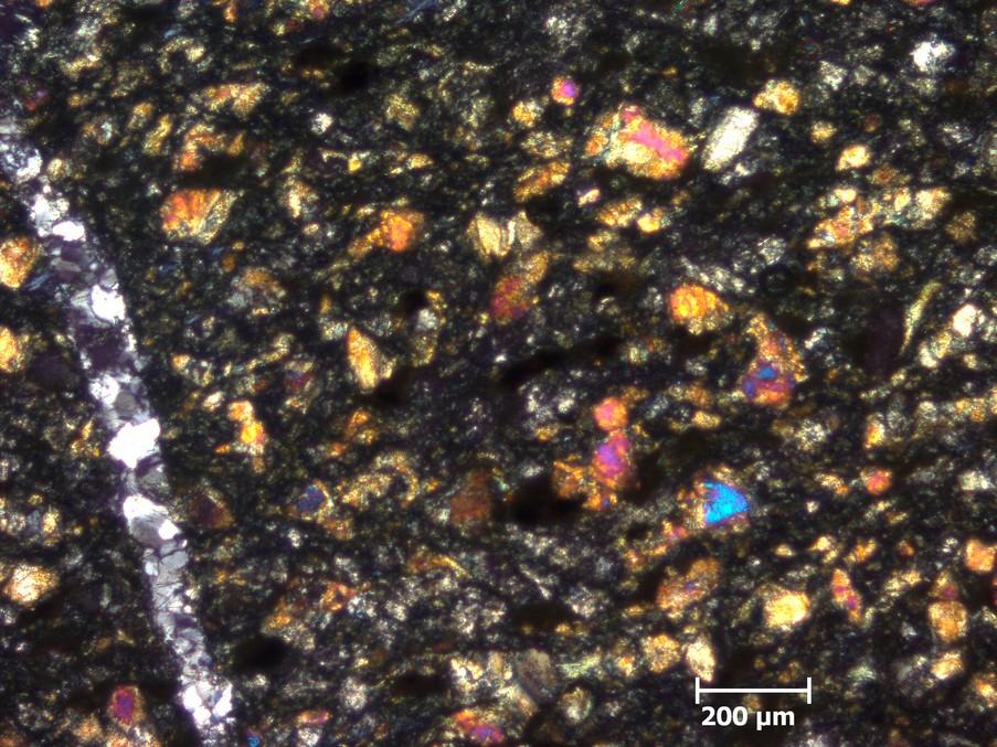 NTR2 75 Ομοιογενής, κυψελώδης, Υπολειμματικός Opx, Οξείδια Fe πορφυροκλαστικός TR9 70 Κυψελώδης,φλεβικός, Υπολειμματικός Ol, Opx,Sp βαστιτικός TR15A 85 Κυψελώδης, Υπολειμματικοί Ol,Opx