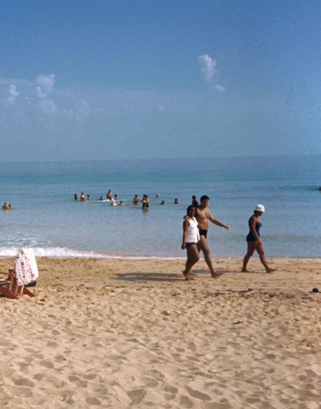 Η αυγή του Φιντέλ Τη χρονιά που ο ιστορικός της ηγέτης συμπλήρωσε 90 χρόνια ζωής, η Κούβα έσπασε 55 ετών απομόνωση από τις ΗΠΑ.