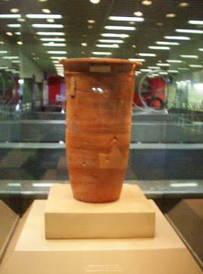 Πήλινες κυψέλες της Μινωικής εποχής Κατά τις ανασκαφές στη Φαιστό στην Κρήτη βρέθηκαν πήλινες κυψέλες της Μινωικής εποχής.