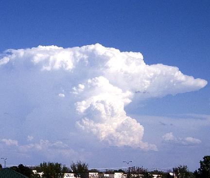 Σχήμα 10: Σωρειτομελανίες (Cumulonimbus) (NASA