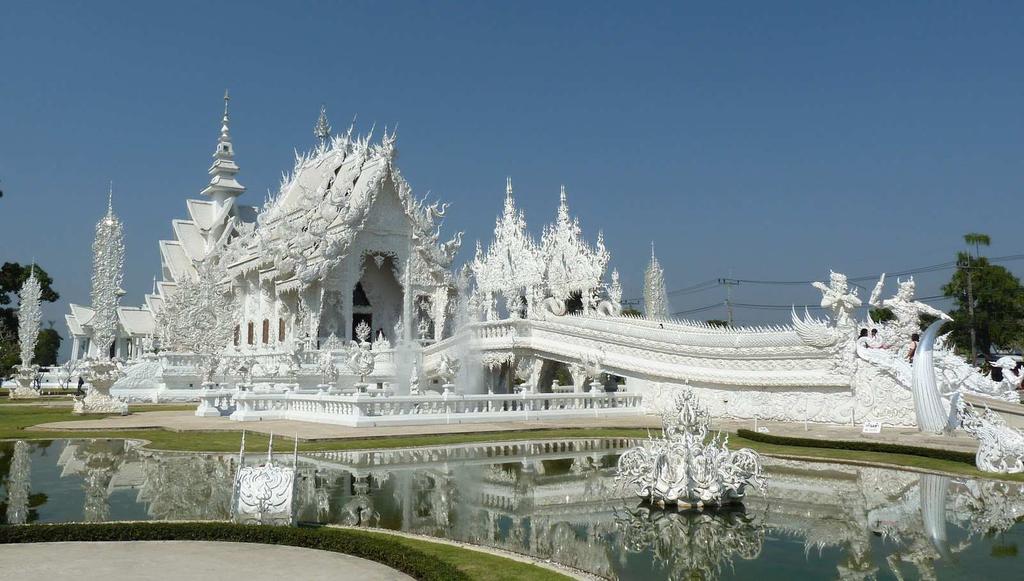 της, όπως τον Wat Phra Singh, τον Wat Chedi Luang κ.ά. Ακολουθεί επίσκεψη στο σήµα κατατεθέν της πόλης, τον Βατ Ντόι Σουτέπ (Doi Suthep).