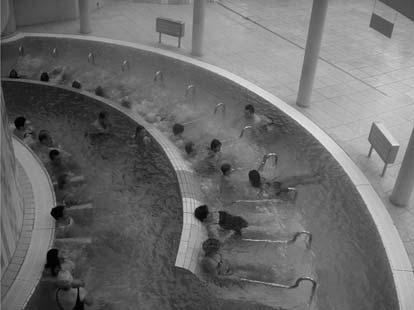 . ORP-pH Photo + Places of drinking hot spring waters at Trinklehalle ( + a), Friedrichbad ( + b)